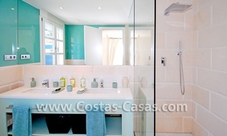 Villa te koop vlakbij de zee in moderne Andalusische stijl te Marbella 28