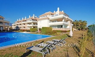 Luxe appartement te koop direct aan het strand in een eerstelijnstrand complex, New Golden Mile, Marbella -Estepona 23