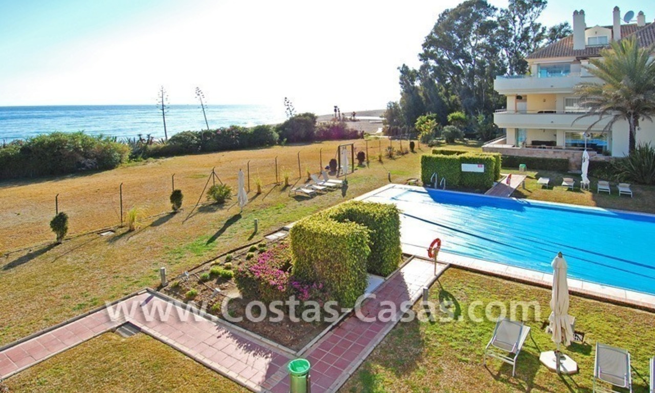 Luxe appartement te koop direct aan het strand in een eerstelijnstrand complex, New Golden Mile, Marbella -Estepona 6