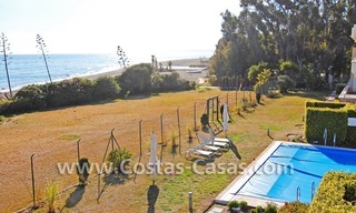Luxe appartement te koop direct aan het strand in een eerstelijnstrand complex, New Golden Mile, Marbella -Estepona 2