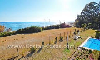 Luxe appartement te koop direct aan het strand in een eerstelijnstrand complex, New Golden Mile, Marbella -Estepona 5