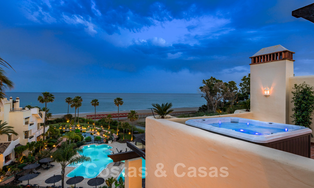 Luxe penthouses en appartementen te koop, eerstelijnsstrand complex, New Golden Mile, Marbella - Estepona 795153