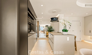 Luxe penthouses en appartementen te koop, eerstelijnsstrand complex, New Golden Mile, Marbella - Estepona 795160 