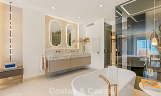 Luxe penthouses en appartementen te koop, eerstelijnsstrand complex, New Golden Mile, Marbella - Estepona 795163 