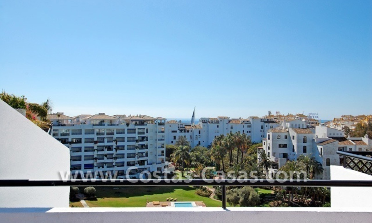 Uniek dubbel penthouse appartement te koop in centraal Puerto Banus te Marbella 3