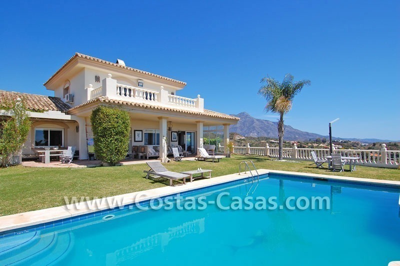 Golf villa te koop in een up-market gebied van Nueva Andalucia te Marbella