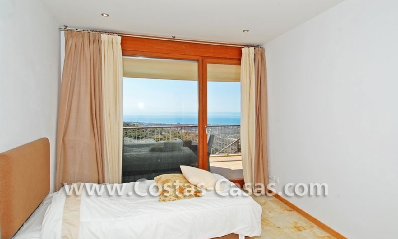 Modern luxe appartement te koop in Marbella 11