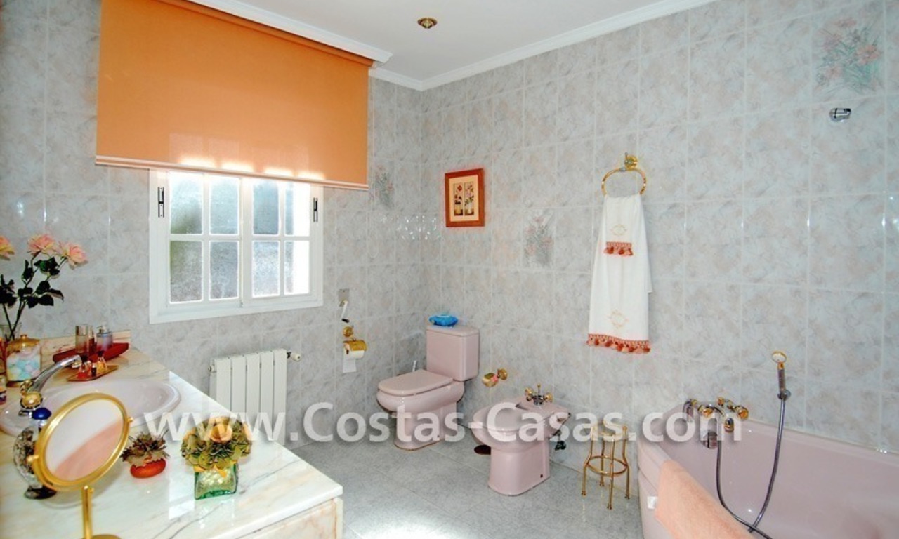 Dringende verkoop! Villa te koop dichtbij Puerto Banus in Nueva Andalucia te Marbella 20