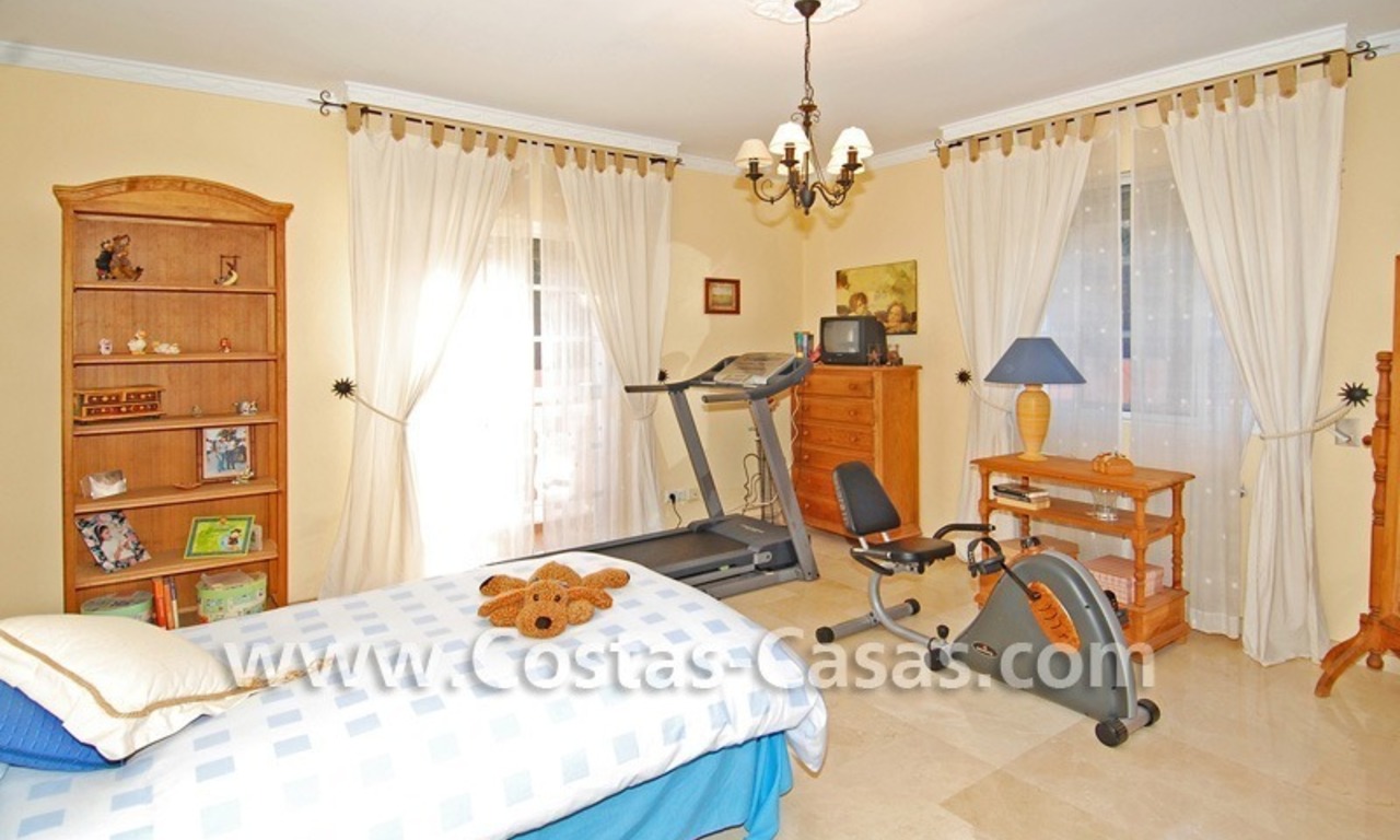 Dringende verkoop! Villa te koop dichtbij Puerto Banus in Nueva Andalucia te Marbella 18