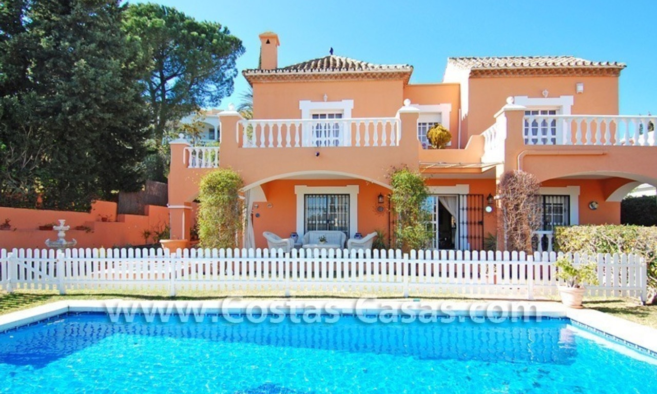 Dringende verkoop! Villa te koop dichtbij Puerto Banus in Nueva Andalucia te Marbella 1