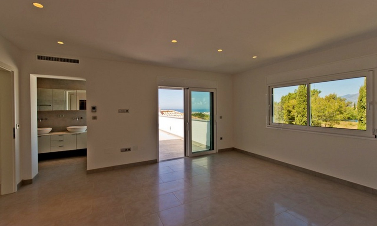 Moderne stijl luxe villa te koop in Marbella 10