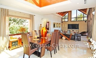 Exclusieve villa in Andalusische stijl te koop op de Golden Mile in Marbella 11