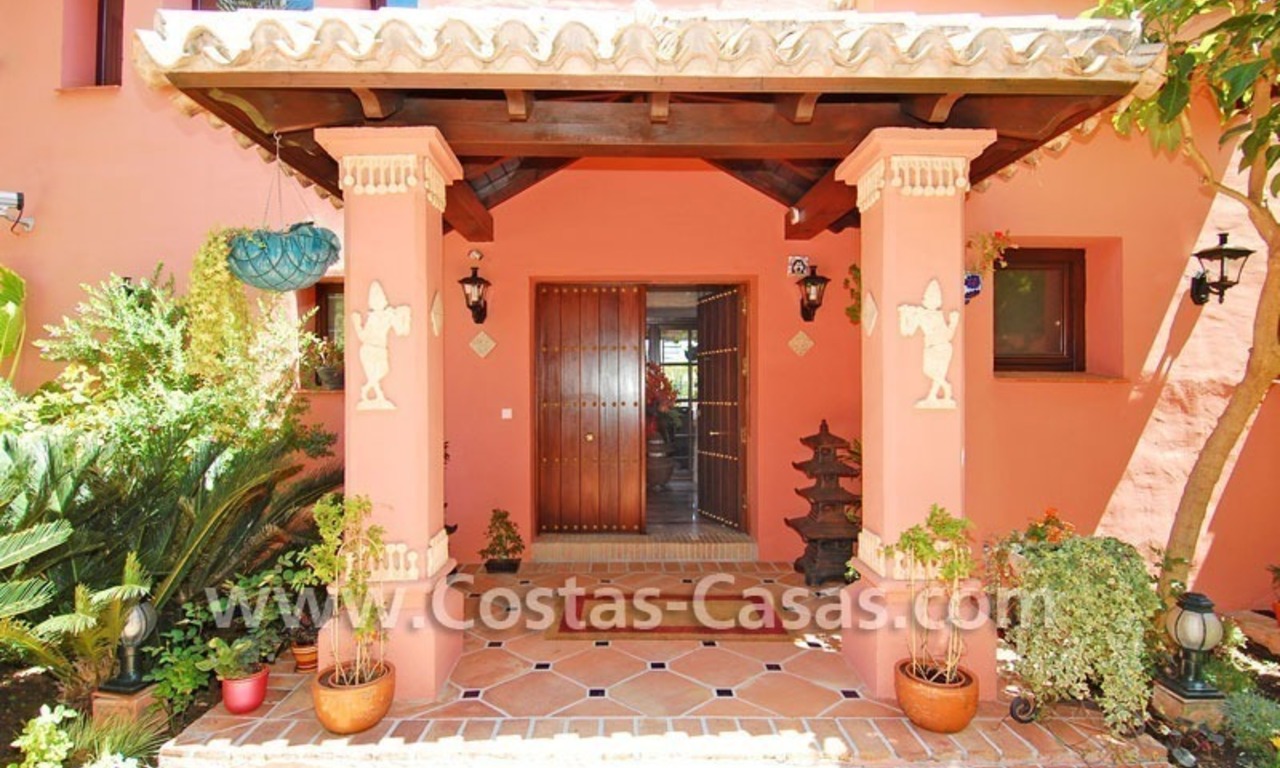 Exclusieve villa in Andalusische stijl te koop op de Golden Mile in Marbella 8