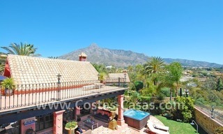 Exclusieve villa in Andalusische stijl te koop op de Golden Mile in Marbella 4