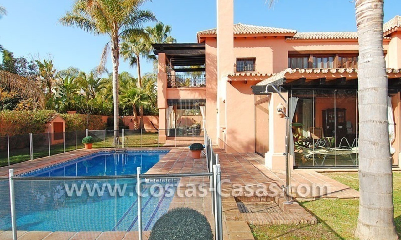 Luxe beachside villa te koop vlakbij het strand in Puerto Banus – Marbella 2