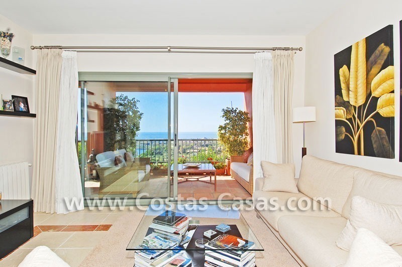 Koopje! Luxe golf appartement te koop op een golfresort in het gebied van Marbella – Benahavis – Estepona