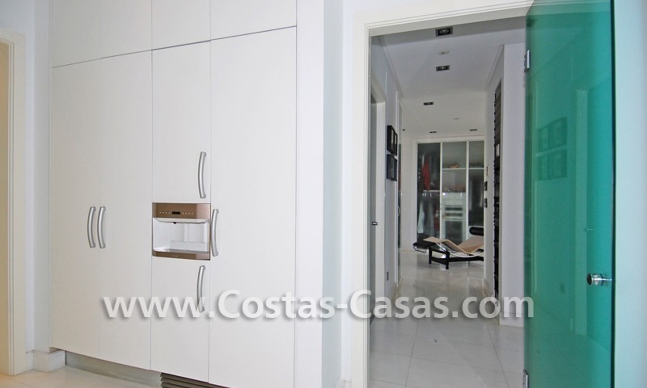 Frontline beach appartement te koop, eerstelijnstrand, Estepona - Marbella 26