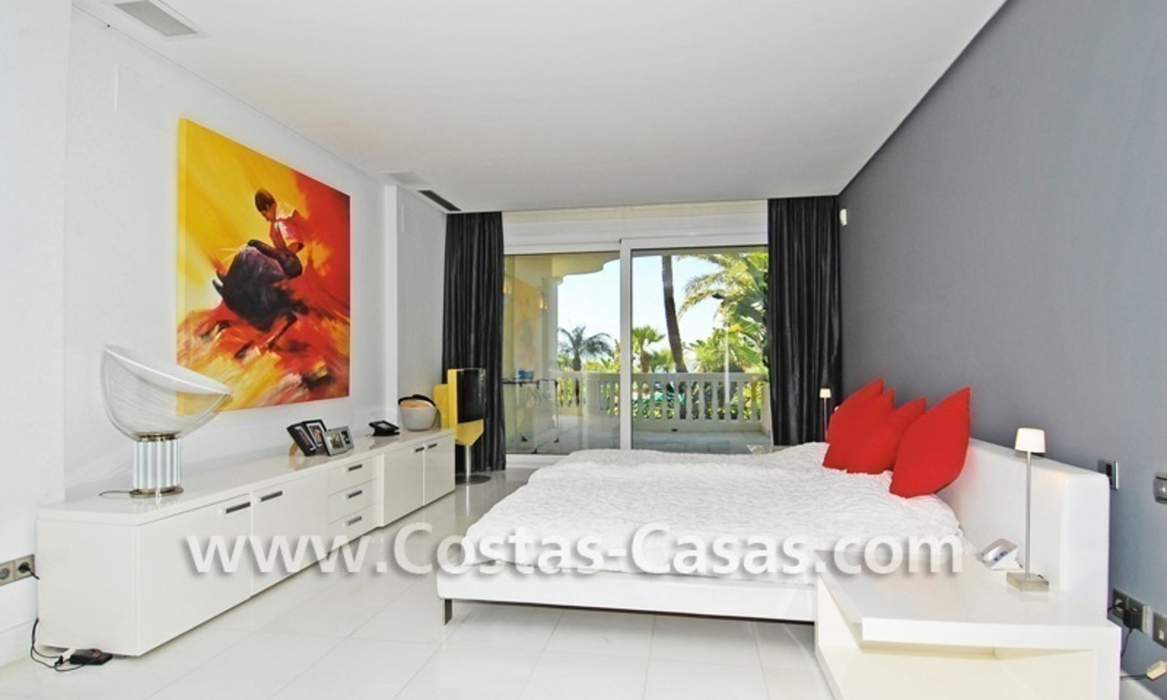 Exclusief beachfront appartement te koop, eerstelijnstrand, Marbella - Estepona 17