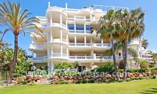 Exclusief beachfront appartement te koop, eerstelijnstrand, Marbella - Estepona 3