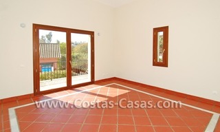 Luxe villa te koop vlakbij het strand in Puerto Banus te Marbella 8