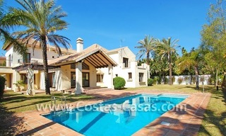 Luxe villa te koop vlakbij het strand in Puerto Banus te Marbella 0