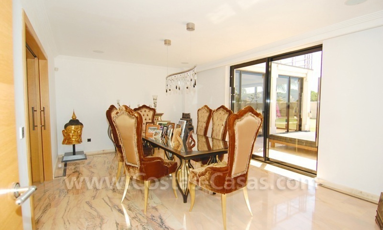 Moderne villa te huur voor vakanties direct aan de duinen gelegen in Marbella 20