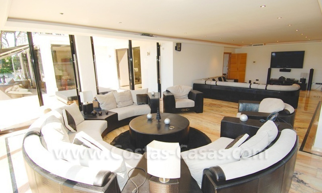 Moderne villa te huur voor vakanties direct aan de duinen gelegen in Marbella 16