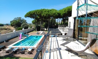 Moderne villa te huur voor vakanties direct aan de duinen gelegen in Marbella 11