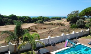 Moderne villa te huur voor vakanties direct aan de duinen gelegen in Marbella 12