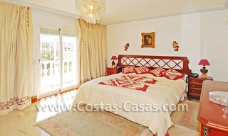 Villa te koop in Marbella vlakbij het strand in een moderne-Andalusische stijl 11