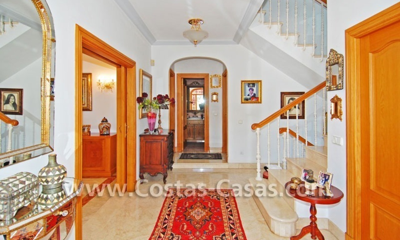 Villa te koop in Marbella vlakbij het strand in een moderne-Andalusische stijl 6