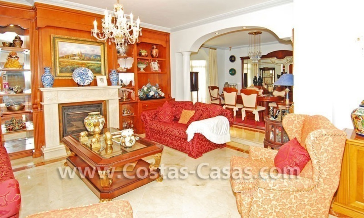 Villa te koop in Marbella vlakbij het strand in een moderne-Andalusische stijl 7