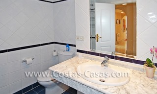 Vierslaapkamer penthouse appartement te koop in een eerstelijnstrand complex in Marbella 17
