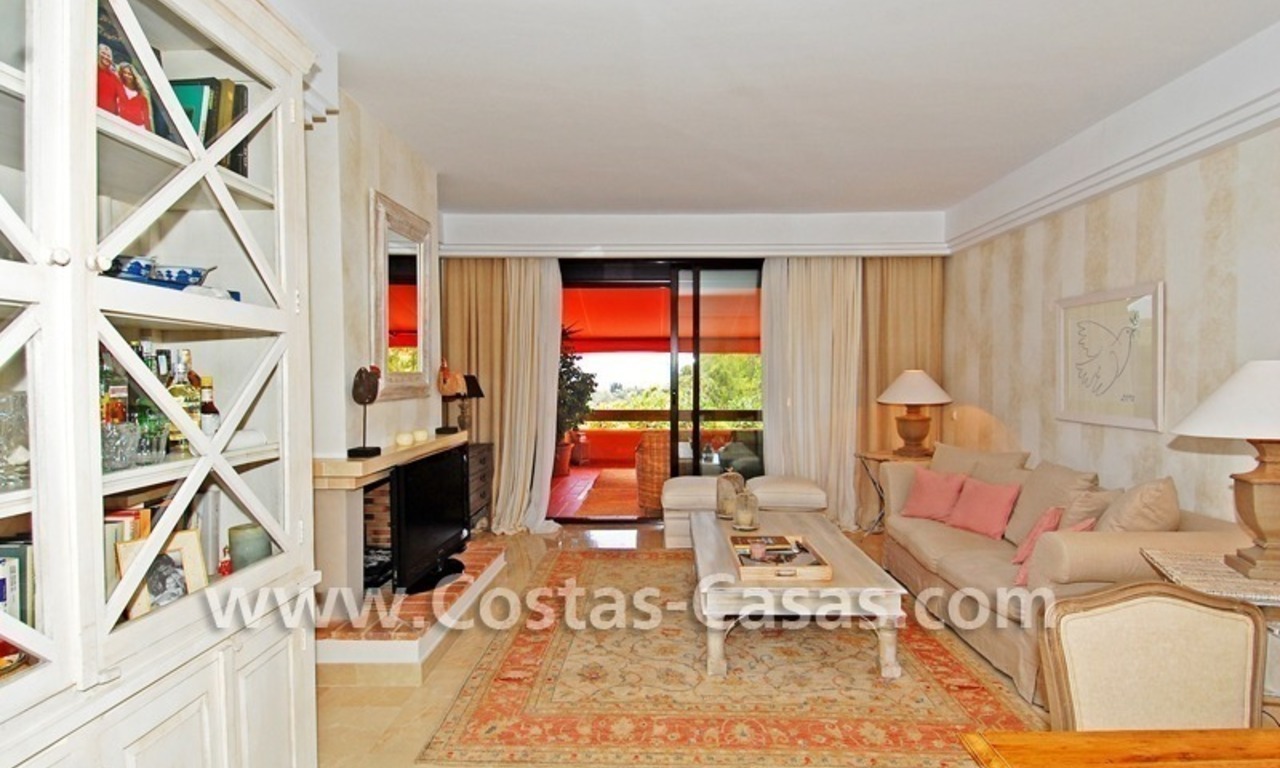 Te huur in Marbella - Benahavis: Luxueus en trendy appartement in Mediterrane stijl 5