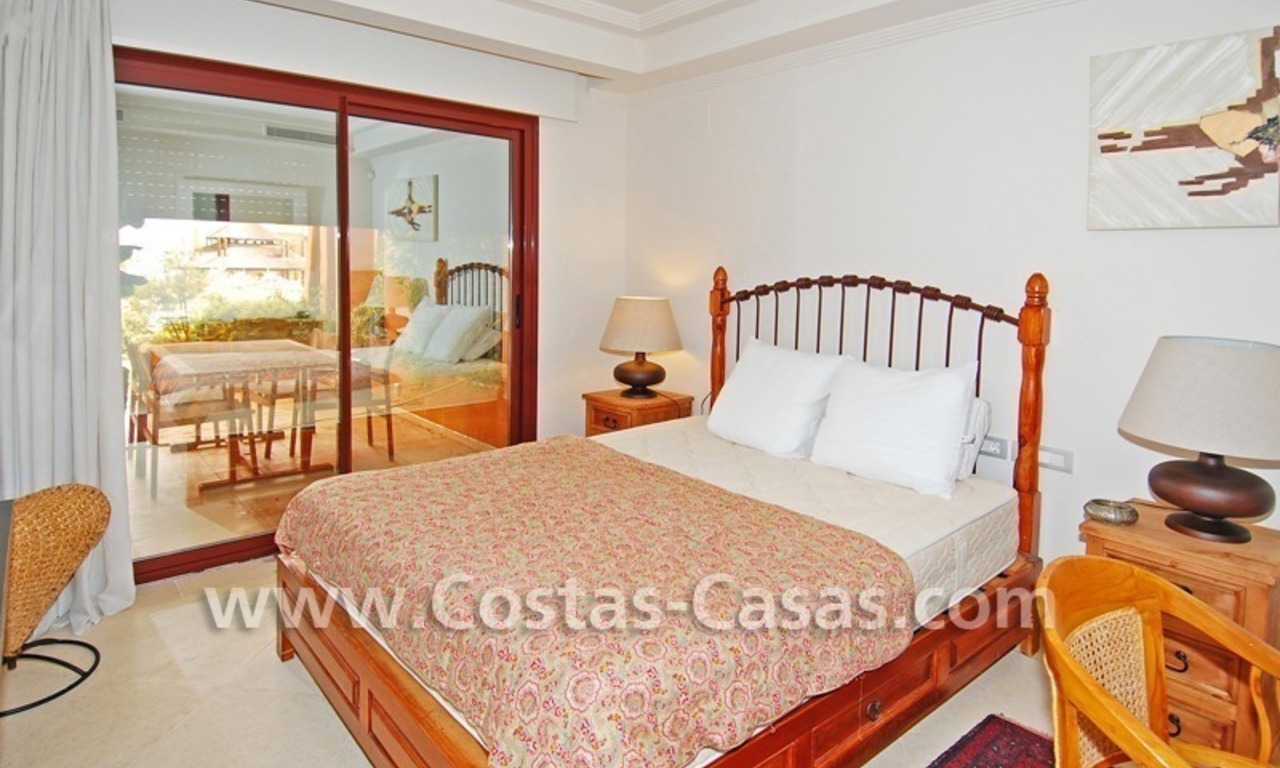 Luxe appartement te koop in een eerstelijnstrand complex, New Golden Mile, Marbella - Estepona 6
