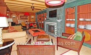 Luxe appartement te koop in een eerstelijnstrand complex, New Golden Mile, Marbella - Estepona 14