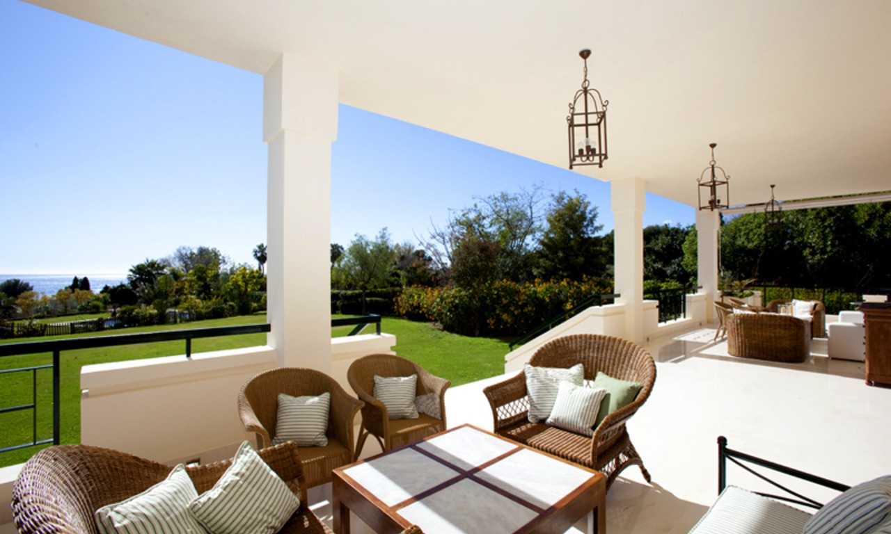 Exclusieve villa te koop in een moderne-Andalusische stijl op de Golden Mile in Marbella 9