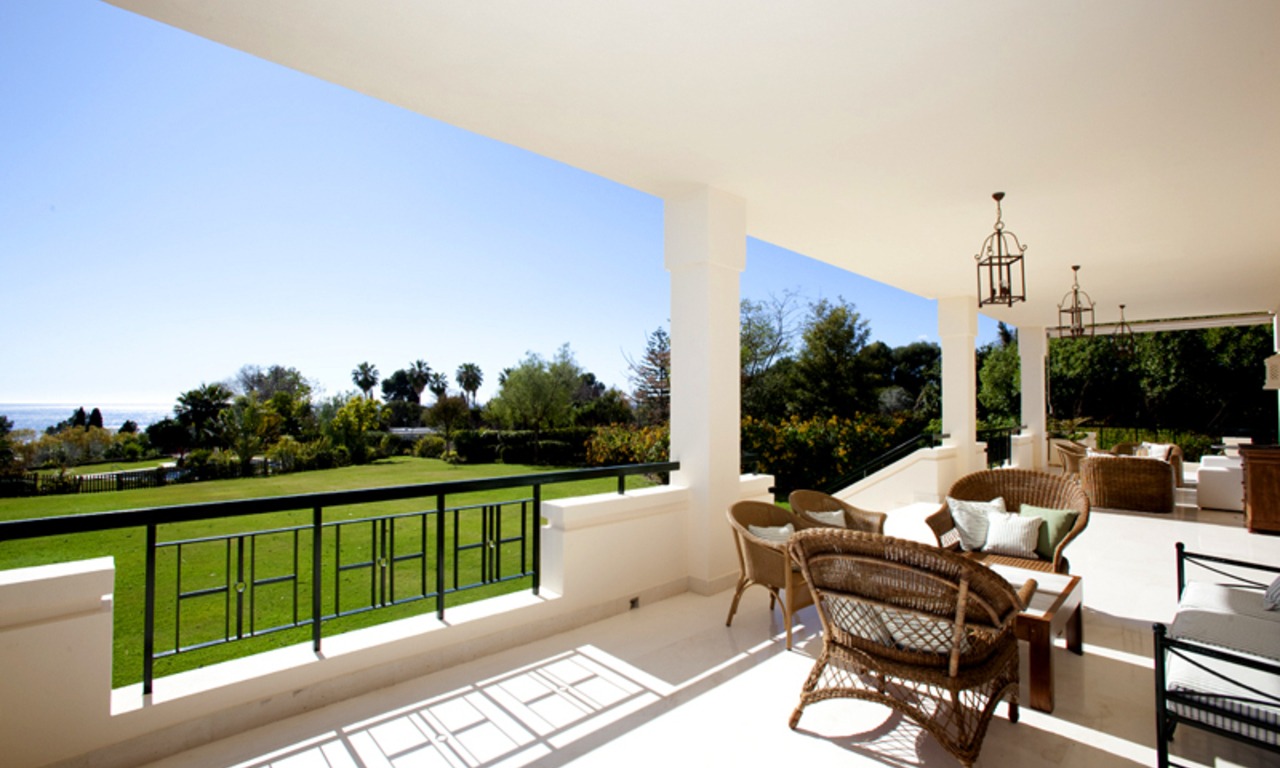 Exclusieve villa te koop in een moderne-Andalusische stijl op de Golden Mile in Marbella 10