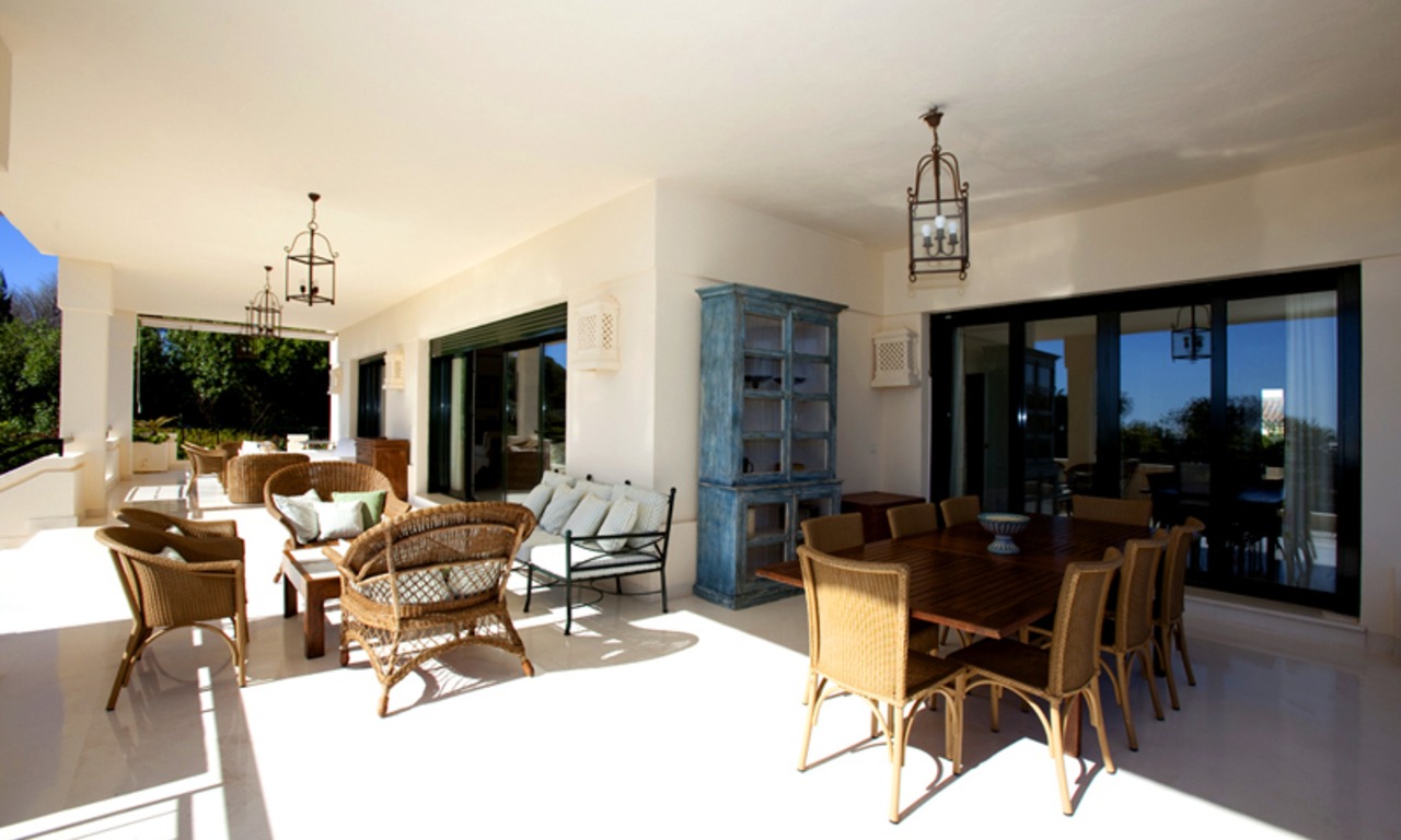 Exclusieve villa te koop in een moderne-Andalusische stijl op de Golden Mile in Marbella 11