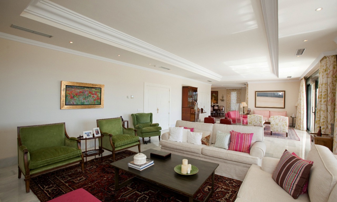 Exclusieve villa te koop in een moderne-Andalusische stijl op de Golden Mile in Marbella 14