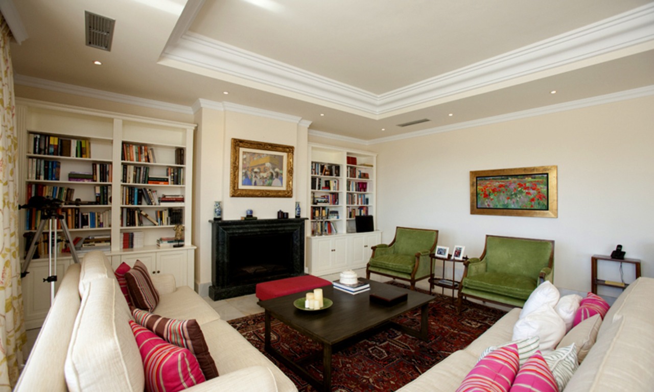 Exclusieve villa te koop in een moderne-Andalusische stijl op de Golden Mile in Marbella 16