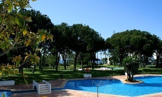 Luxe appartement te koop in een eerstelijnstrand luxe complex in Puerto Banus te Marbella 14