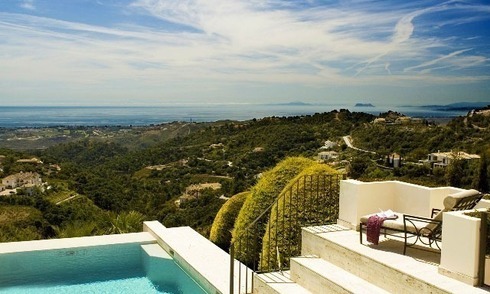 Luxe villa te koop in een exclusief golfresort in het gebied van Marbella - Benahavis 