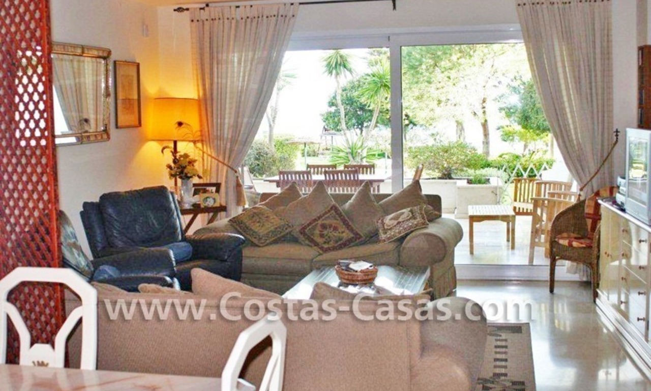 Appartement te koop direct aan het strand aan de New Golden Mile tussen Marbella en Estepona centrum 10