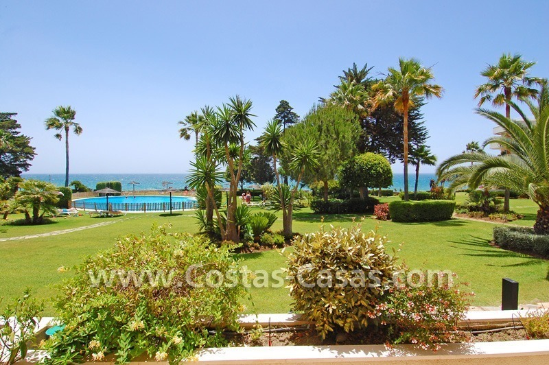 Appartement te koop direct aan het strand aan de New Golden Mile tussen Marbella en Estepona centrum