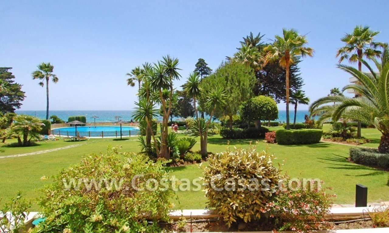 Appartement te koop direct aan het strand aan de New Golden Mile tussen Marbella en Estepona centrum 2