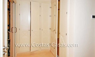Luxe eerstelijnstrand appartement te koop, strandcomplex, New Golden Mile, Marbella - Estepona 14