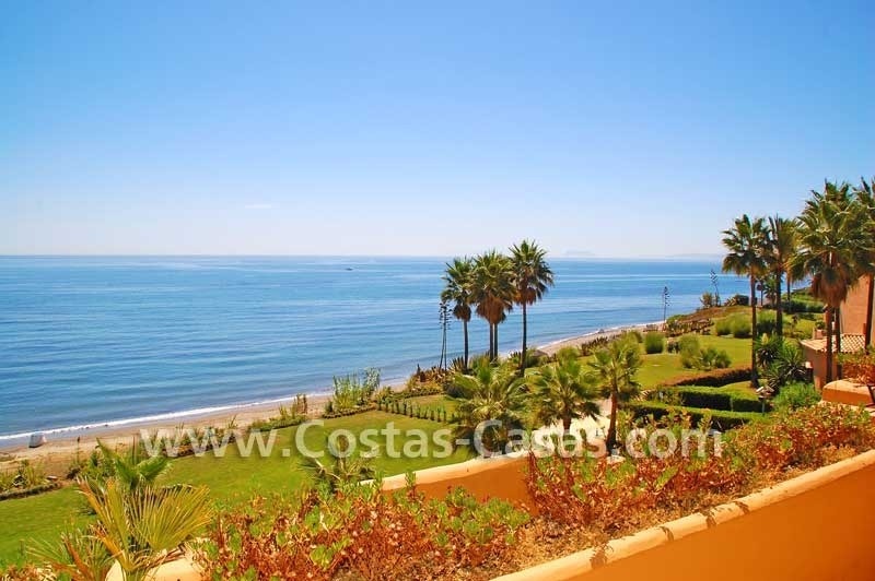 Luxe eerstelijnstrand appartement te koop, strandcomplex, New Golden Mile, Marbella - Estepona