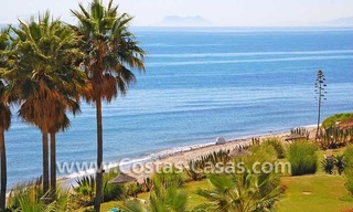 Luxe eerstelijnstrand appartement te koop, strandcomplex, New Golden Mile, Marbella - Estepona 2