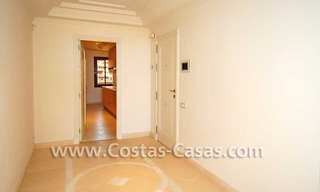 Luxe eerstelijnstrand appartement te koop, strandcomplex, New Golden Mile, Marbella - Estepona 7